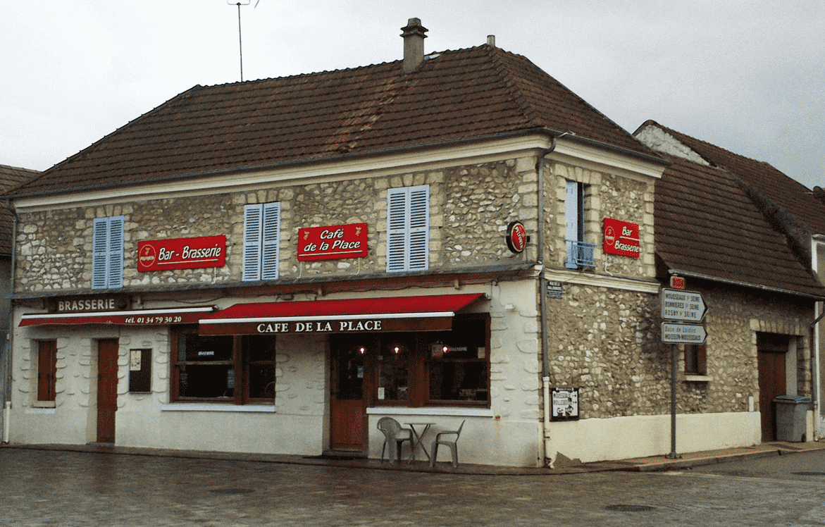 Cafe de la place-min